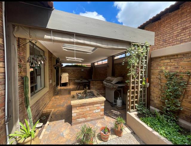 3 BEDROOM CLUSTER FOR SALE IN LAMBTON